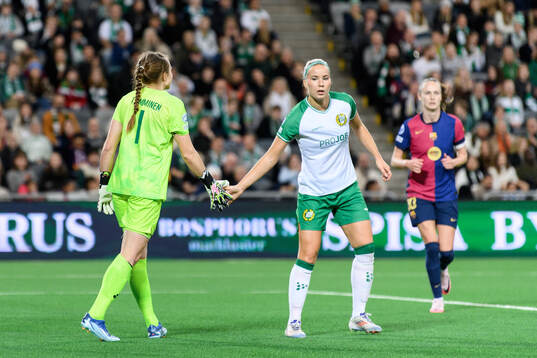 Goalkeeper Anna Tamminen and Eva Nyström of Hammarby