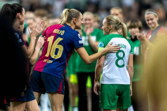 Ellen Gibson of Hammarby is celebrated by Fridolina Rolfö