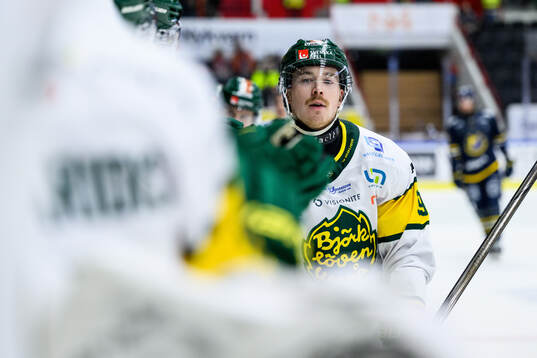 Björklövens Joel Mustonen jublar