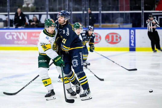 Björklövens Fredrik Forsberg och Södertäljes Nolan