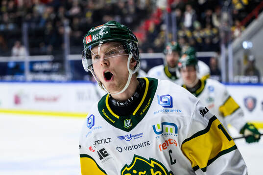 Björklövens Axel Ottosson jublar