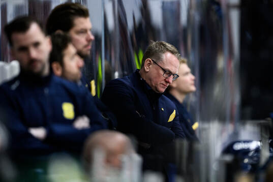 Södertäljes tränare Magnus Bogren deppar