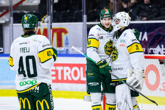 Björklövens Martin Fransson och målvakt Melwin Asp