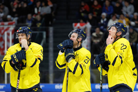 Bläddra bland fler bilder av Ice Hockey, Swiss Hockey Games, Finland - Sweden