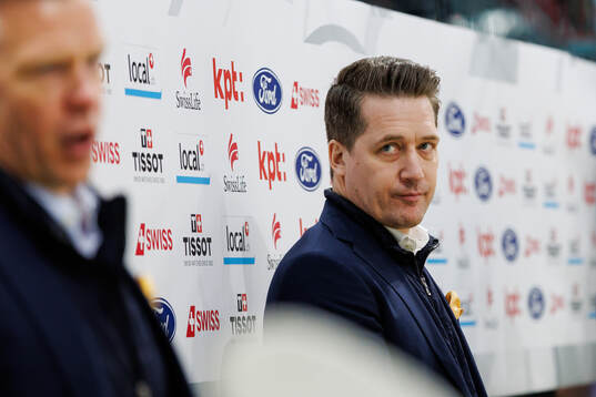 Sam Hallam, Head coach of Sweden in the ice hockey game