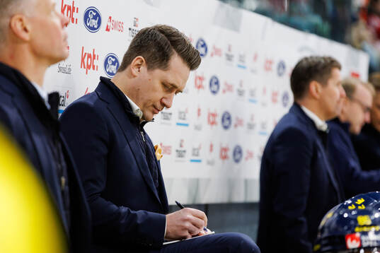 Sam Hallam, Head coach of Sweden in the ice hockey game