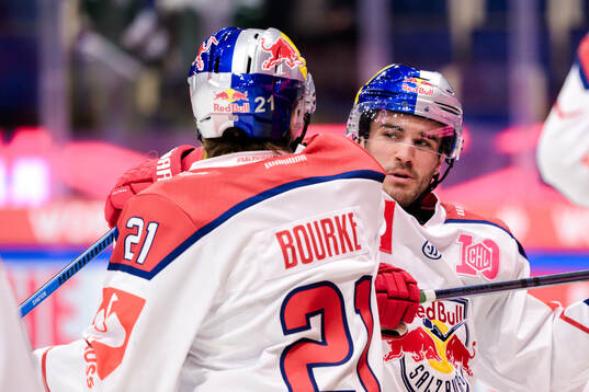 Troy Bourke of EC Red Bull Salzburg and Ryan Murphy of EC