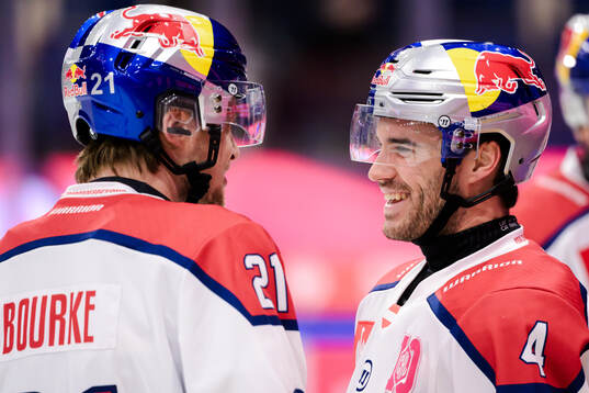 Troy Bourke of EC Red Bull Salzburg and Ryan Murphy of EC