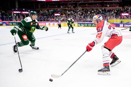 Jeremy Groleau of Färjestad  and Philipp Krening of EC Red