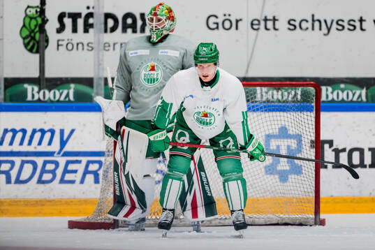 Rögles målvakt Christoffer Rifalk och Anton Bengtsson