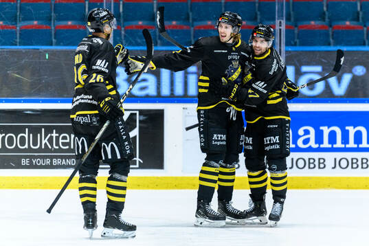 AIKs Simon Åkerström jublar