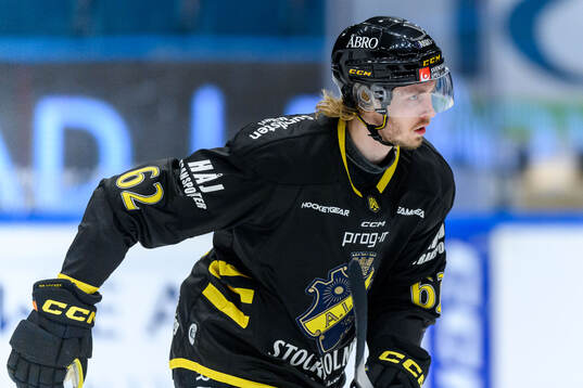 AIKs Simon Åkerström jublar