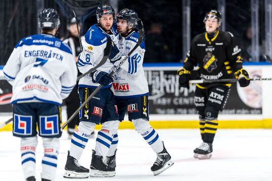 Karlskogas Måns Krämer jublar