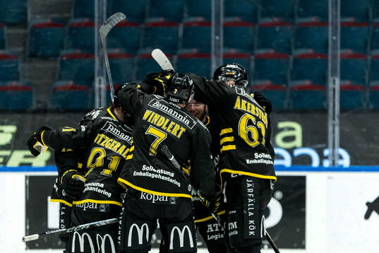 AIKs spelare jublar