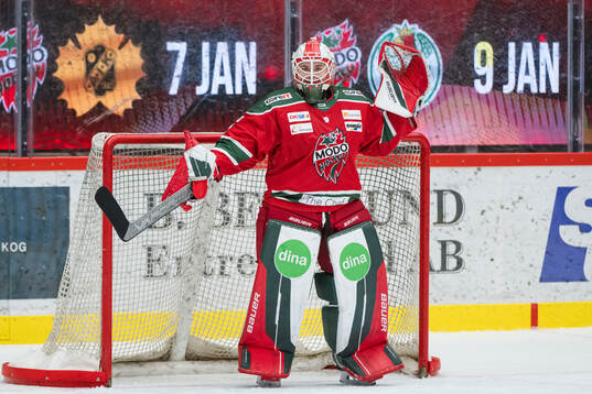 Modos målvakt Andrea Brändli jublar
