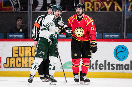 Färjestads Marian Studenic och Brynäs Simon Bertilsson