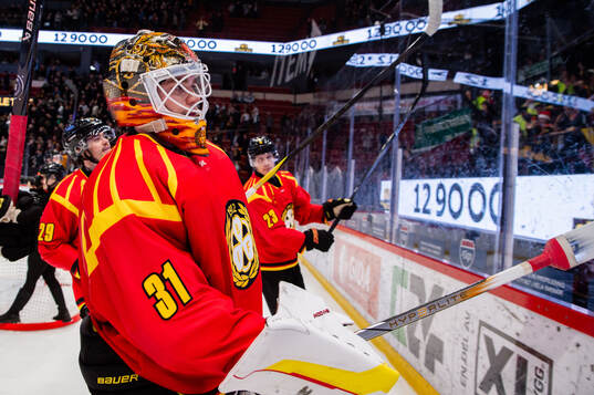 Brynäs målvakt Erik Källgren jublar