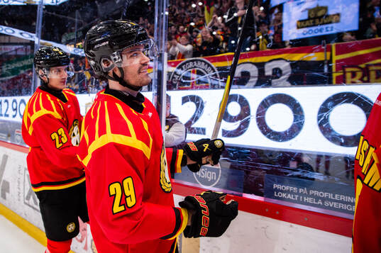 Brynäs Axel Andersson jublar