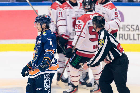 Växjös Keegan Lowe deppar