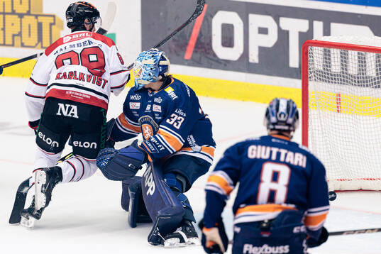 Örebros Patrik Karlkvist gör mål 1-1 bakom Växjös