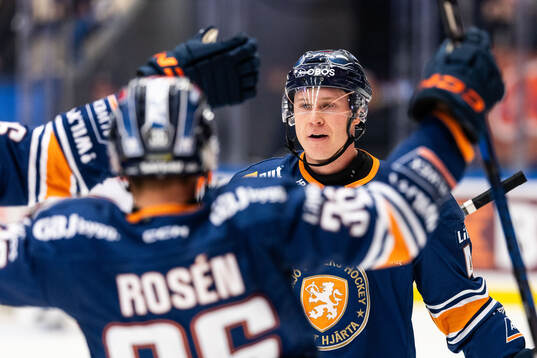 Växjös Dennis Rasmussen jublar