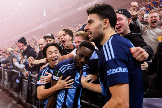Tokmac Nguen of Djurgården celebrates with team mates