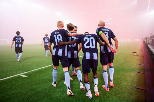 Tokmac Nguen of Djurgården celebrates with team mates