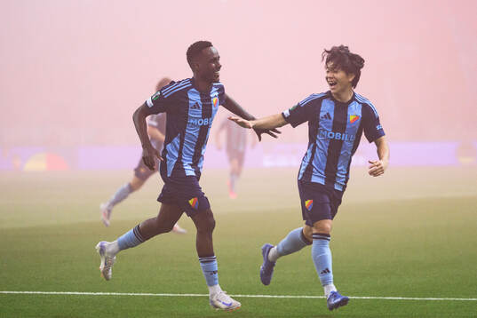 Tokmac Nguen of Djurgården celebrates with Keita Kosugi