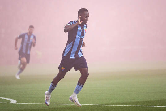 Tokmac Nguen of Djurgården celebrates