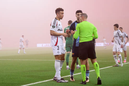 Steve Kapaudi of Legia Warszawa and Deniz Hummet of