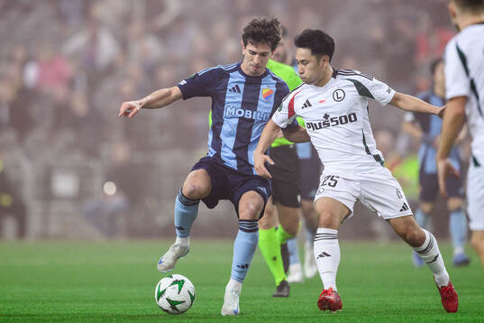 Gustav Wikheim of Djurgården and Ryoya Morishita of Legia