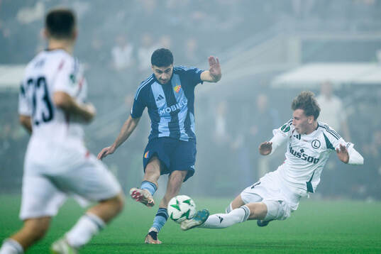 Deniz Hummet of Djurgården and Jan Ziolkowski of Legia