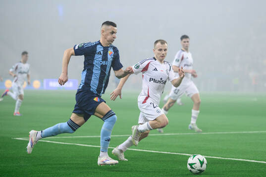 Haris Radetinac of Djurgården ad Patryk Kun of Legia