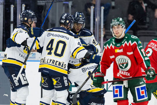 HV71s Joona Luoto jublar