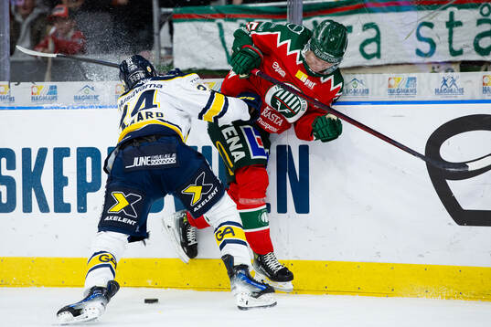 HV71s Oscar Fisker Molgaard och Frölundas Arttu