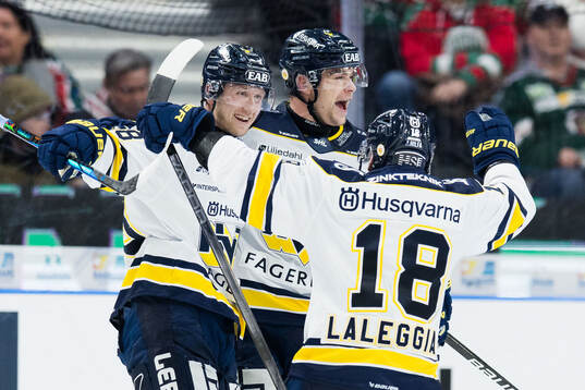 HV71s Olle Alsing jublar