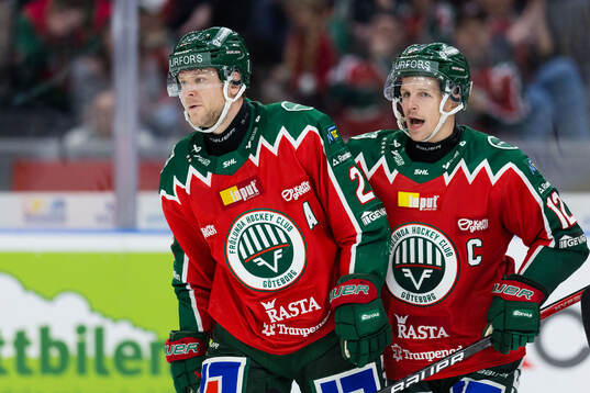 Frölundas Christian Folin jublar med Max Friberg