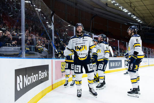HV71s spelare jublar