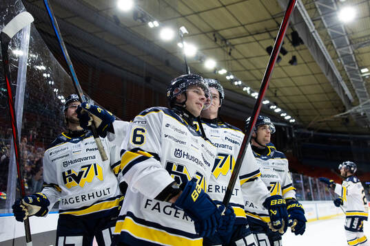 HV71s Emil Forslund  jublar