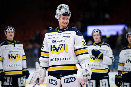 HV71s målvakt Olof Glifford jublar