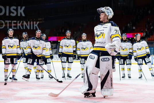 HV71s målvakt Olof Glifford jublar