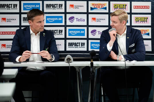 Frölundas tränare Roger Rönnberg och HV71s tränare