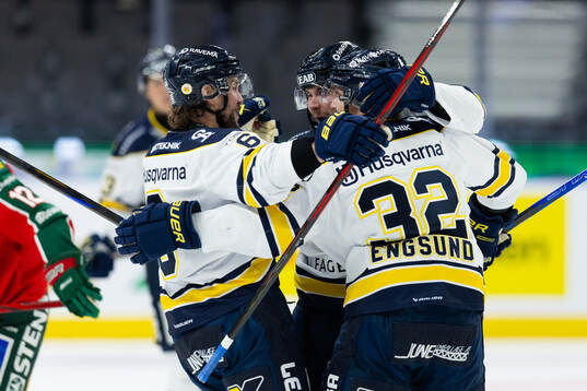 HV71s Oscar Engsund jublar