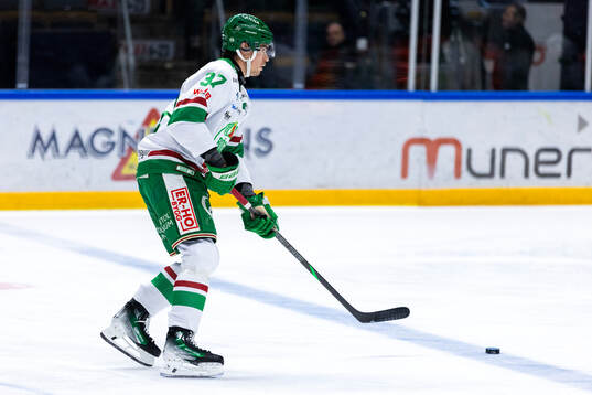 Rögles Albin Sundsvik på uppvärmningen