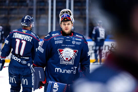 Linköpings målvakt Jesper Myrenberg på uppvärmningen