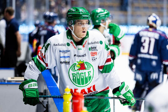 Rögles Jacob Peterson på uppvärmningen