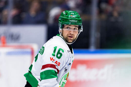 Rögles Lukas Ekeståhl-Jonsson jublar