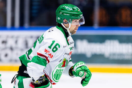 Rögles Lukas Ekeståhl-Jonsson jublar
