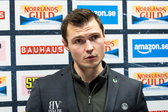 Rögles assisterande tränare Max Bohlin på