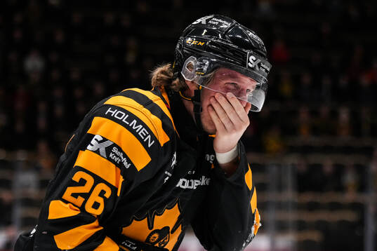 Skellefteås Anton Heikkinen har ont